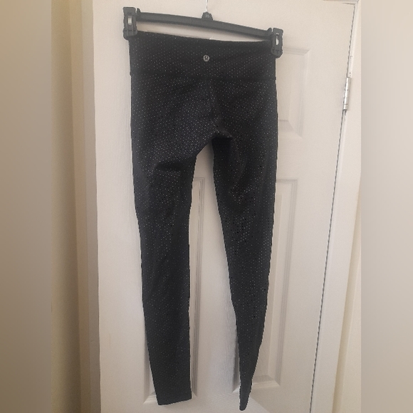 Lululemon - Women's Leggings-Size 4 - Black/Print - Picture 4 of 7